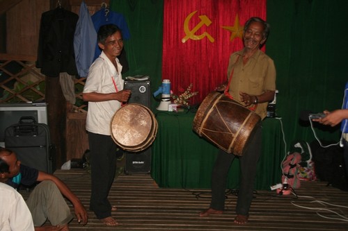 Duet drum dance of the Cham H’roi  - ảnh 1